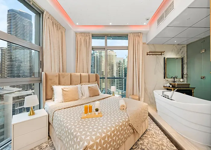 Luxurious 2Br Apt With Marina View & Private Jacuzzi Dubai