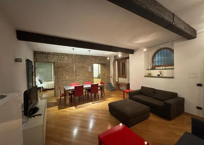New! Renovated Apt In Ancient Rom