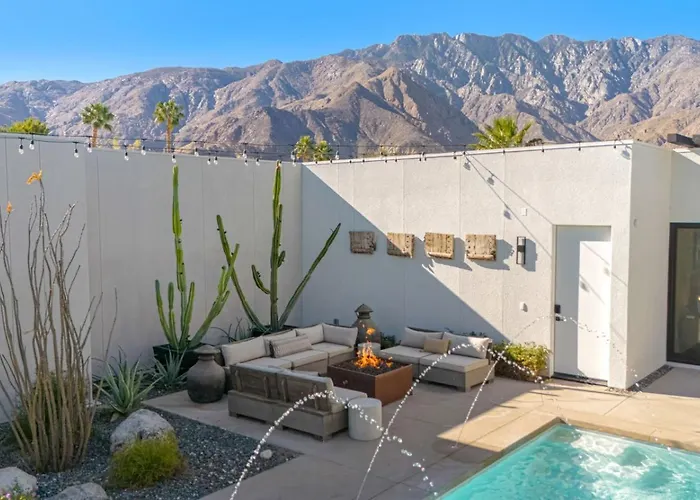 Spectacular Resort-Style Oasis By Rather Be Properties Palm Springs
