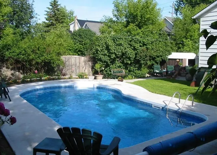In Heart Of Kingston Downtown Pool Home