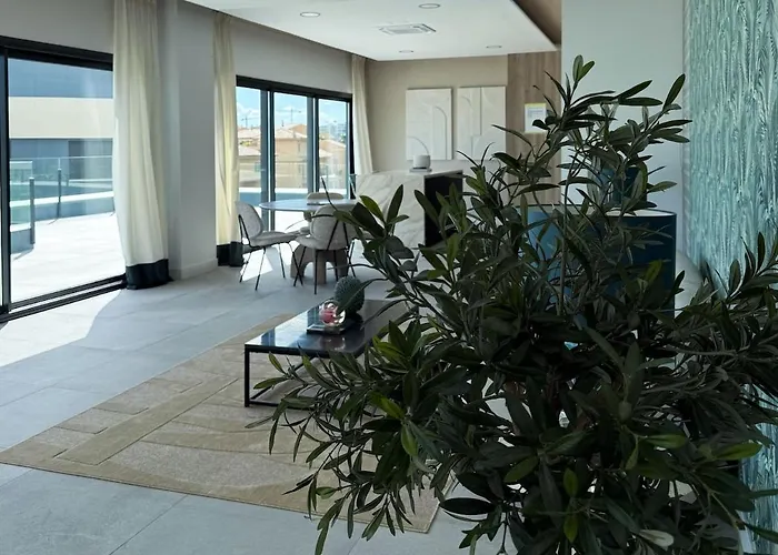 Oasis 325 - 2 Bedroom With Frontal Sea And Mountain View Estepona