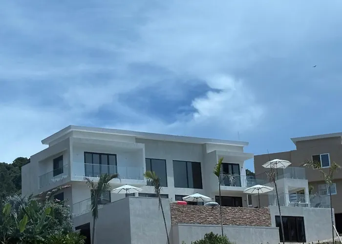 White Sky Beach Villas Whitehouse