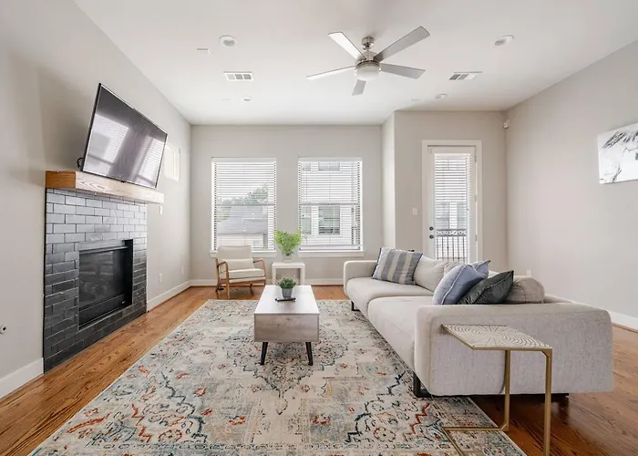 Private, City View , 5 Beds, 2 Balconies, Jacuzzi Houston