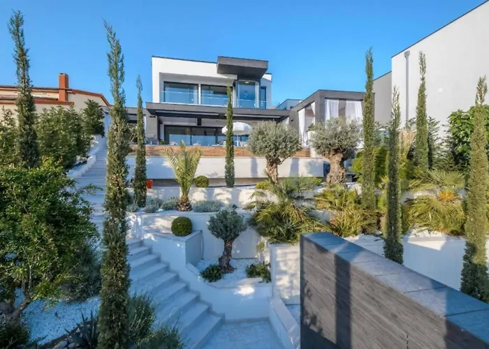 Luxurious And Stylish Villa With Pool & Jacuzzi Crikvenica