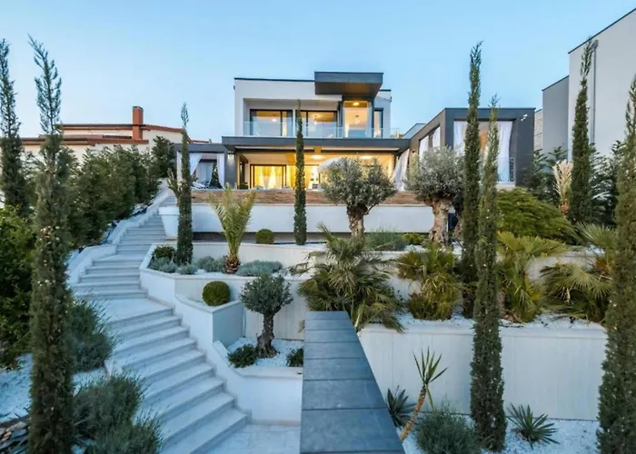 Luxurious And Stylish Villa With Pool & Jacuzzi Crikvenica