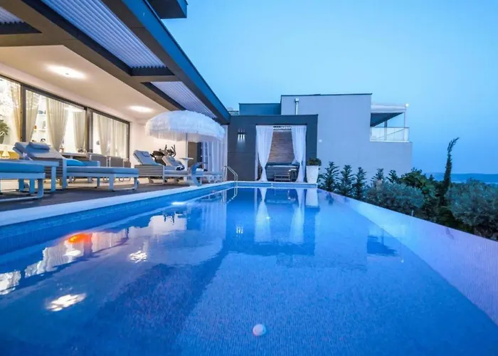 Luxurious And Stylish Villa With Pool & Jacuzzi Crikvenica