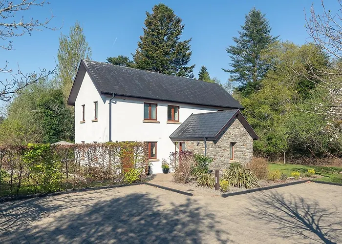 Large Home To Sleep 8 In Kenmare. Free Use Of Pool Onsite