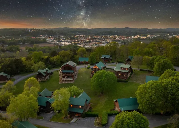 Villa Smoky Moonshine Manor W Hot Tub! Pigeon Forge