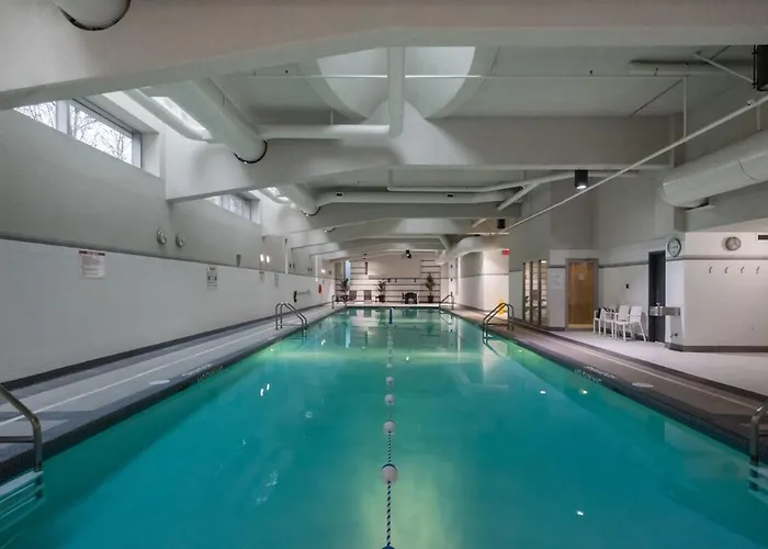 Bright 3Br Downtown Vancouver Condo W Pool & Gym