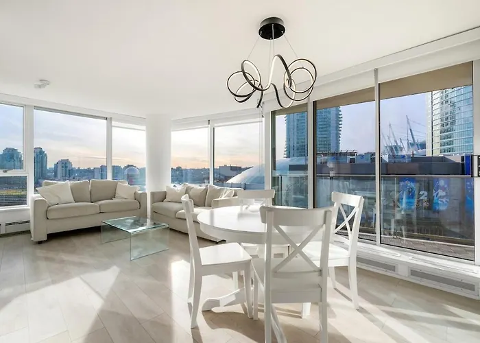 Bright 3Br Downtown Vancouver Condo W Pool & Gym