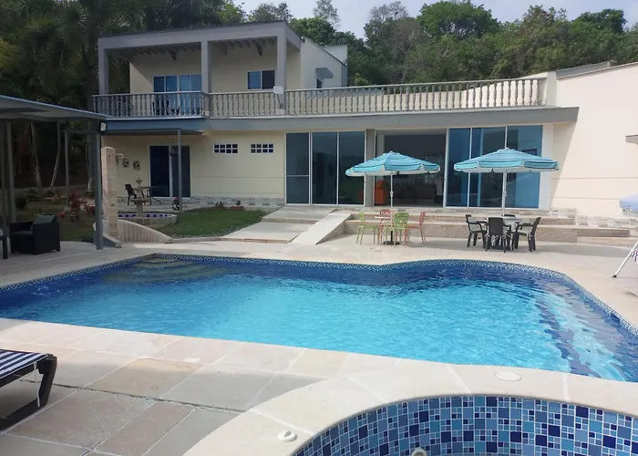 Casa Campestre En Condominio En Anapoima