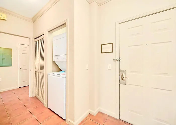 Stunning 2Br Condo With Pool, Near Disney! Orlando