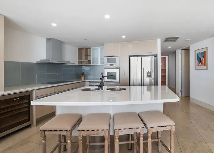 Oceans Apt 203- 5-Star Luxury Beachfront Escape Mooloolaba