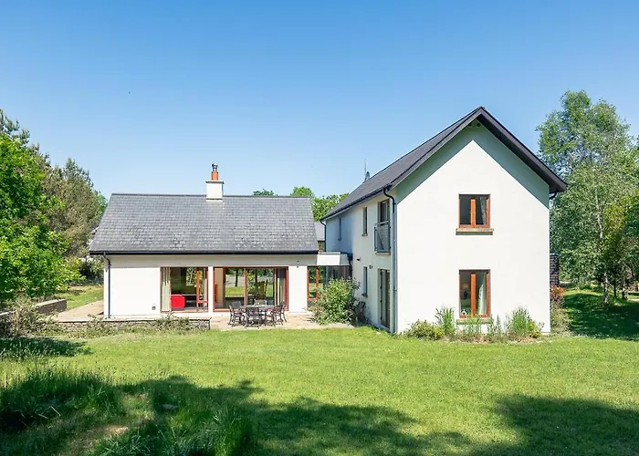 Large Kenmare Home Sleeping 10. Free Use Of Pool