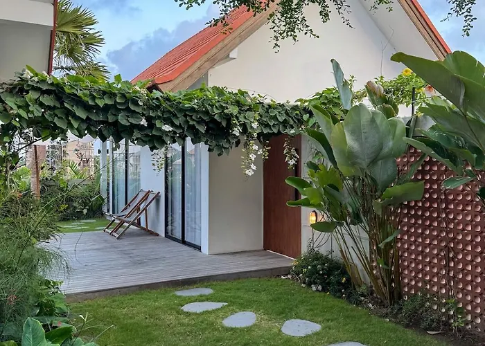 Naia The Villa - Modern Tropical Retreat Canggu