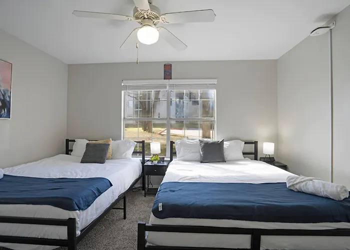 Cozy 9-Person Apt W/ Wifi Near Downtown Austin