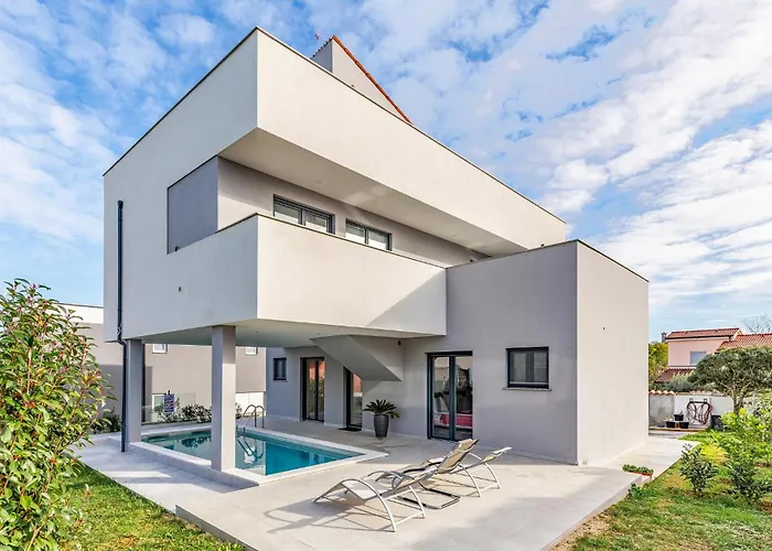 Beach Front Home In Volme Pomer