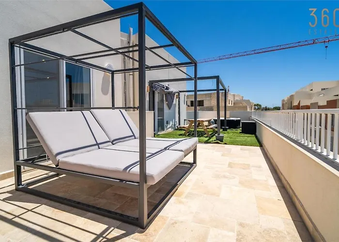 Ferienwohnung Sannat Penthouse Retreat Hot Tub And Outdoor Lounge
