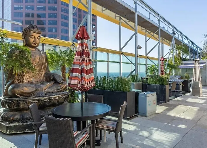 2 Bed 2 Bath Stylish Luxury Premium High-Rise Apartment Los Angeles