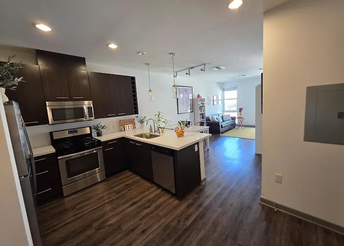 1-Bed Apartment Walk To Petco Park, Gazlamp, Convention Center Free Parking, Pool, Hot Tub San Diego