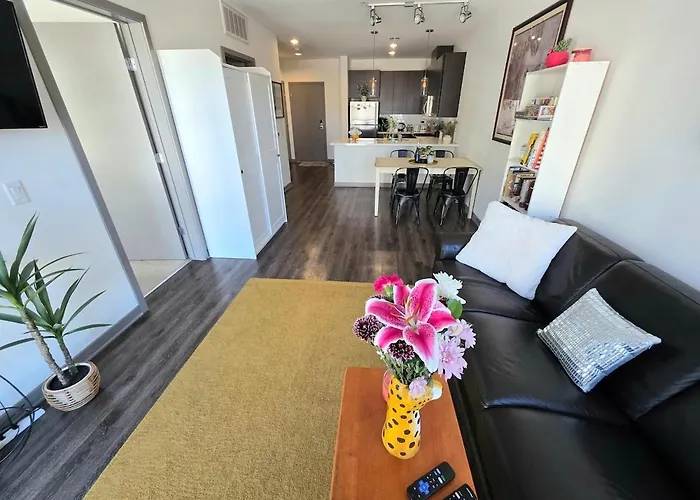 1-Bed Apartment Walk To Petco Park, Gazlamp, Convention Center Free Parking, Pool, Hot Tub San Diego