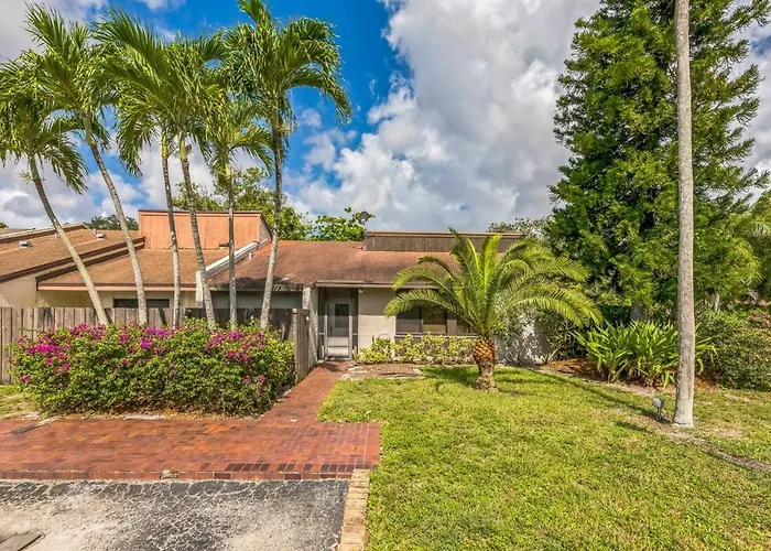 New Pool Home With King Bed Mins To Hospital And Beach Fort Lauderdale