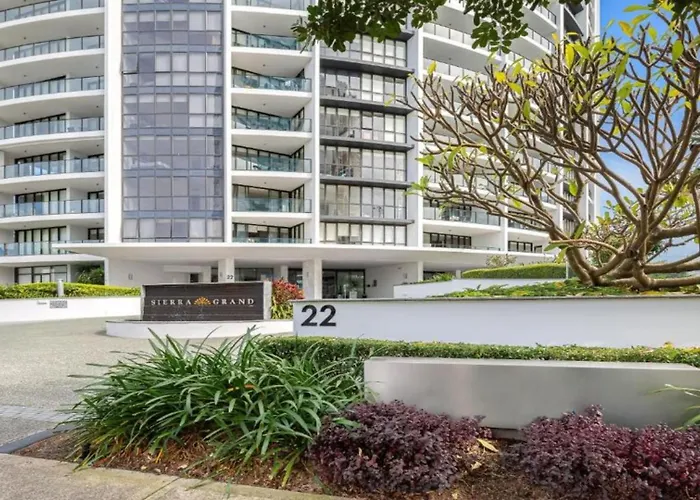 Large Modern 3 Bedroom Apartment With City Views - Coasthm Gold Coast