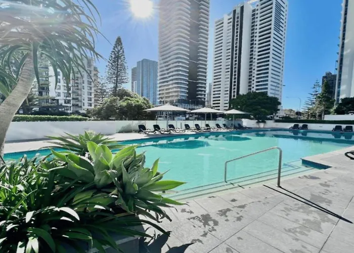 Large Modern 3 Bedroom Apartment With City Views - Coasthm Gold Coast