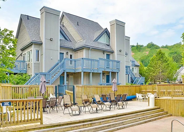 Cozy Creek Retreat: Pool, Hot Tub, Tennis! Blue Mountains