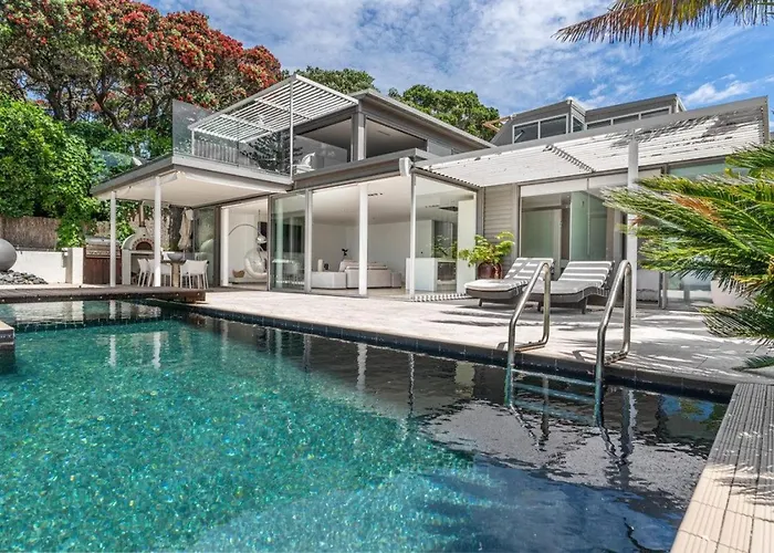 Takapuna Clifftop With Pool And Hot Tub Auckland
