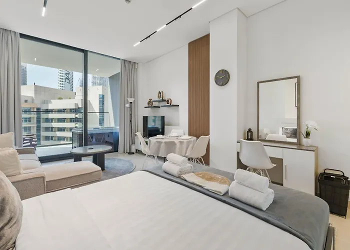 Ferienwohnung Blvd Retreat - Luxury Oasis With Private Jacuzzi And Iconic Burj Khalifa Views Dubai