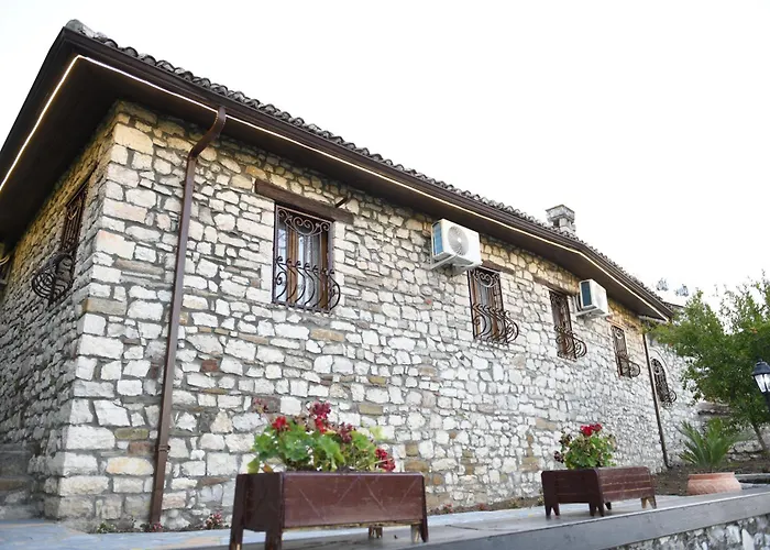 Villa Sokaku Monark Berat