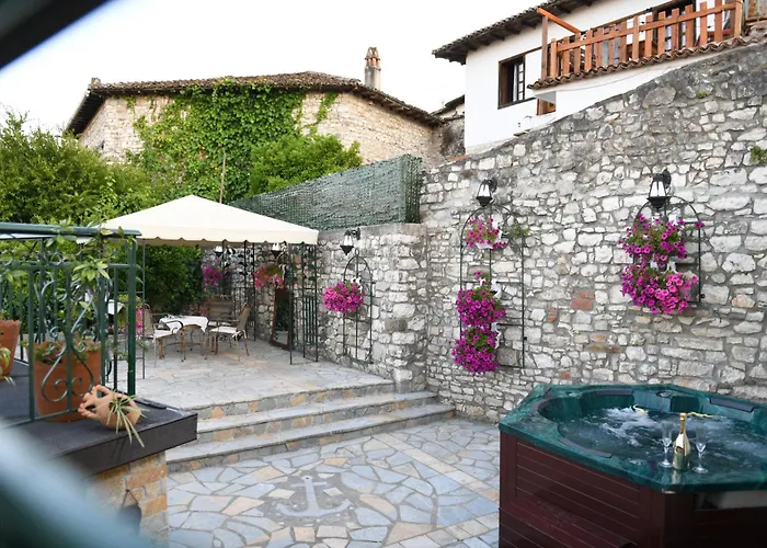 Villa Sokaku Monark Berat