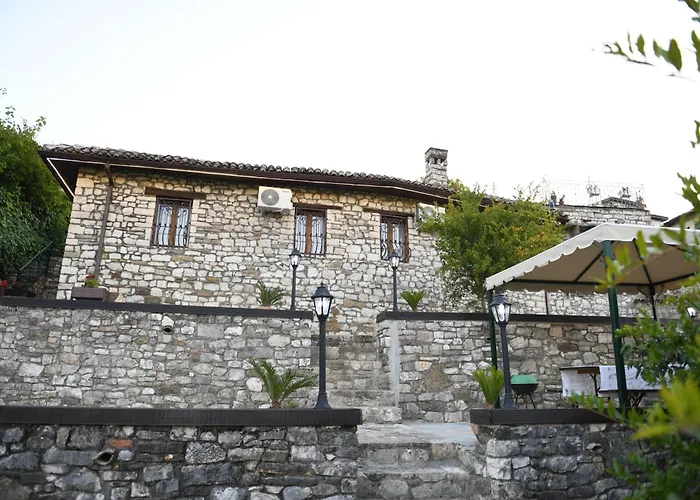 Villa Sokaku Monark Berat