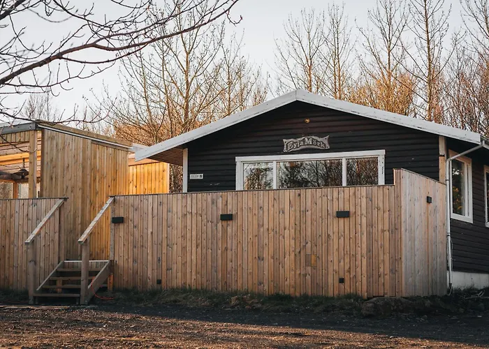 Eyja Mork - Aurora Borealis Igloo With Hot Tub, Bbq And Shared Kitchen Stora Mork