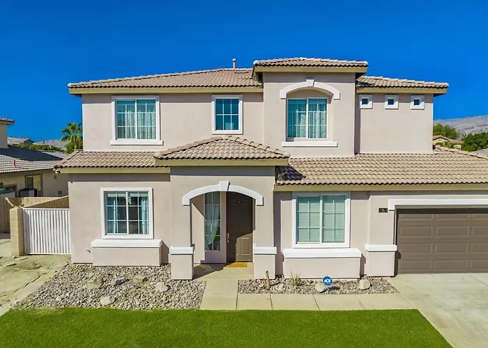 Beautiful 5 Bedroom House Huge Pool Spa Bbq In Indio