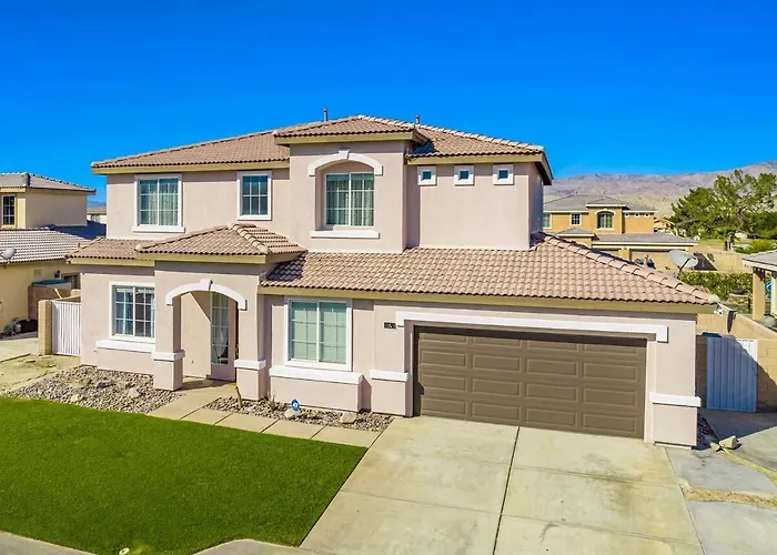 Beautiful 5 Bedroom House Huge Pool Spa Bbq In Indio