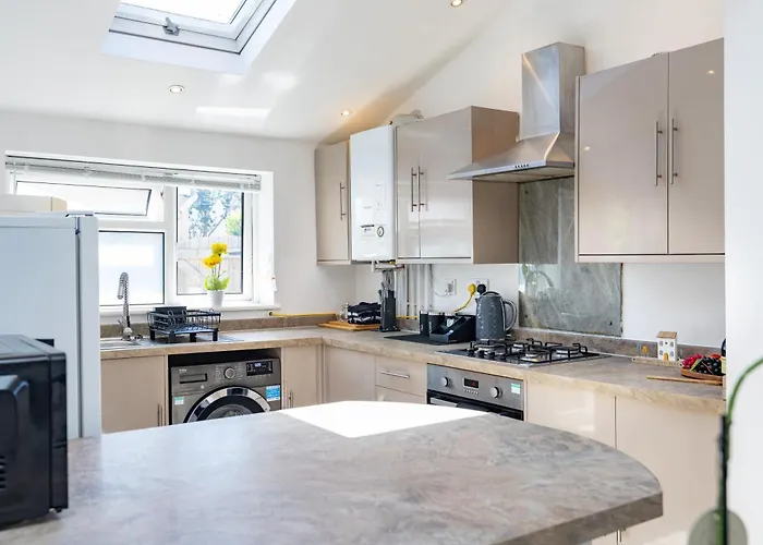 Open Mind Property - Hot Tub, 7 Beds & Free Parking Portsmouth