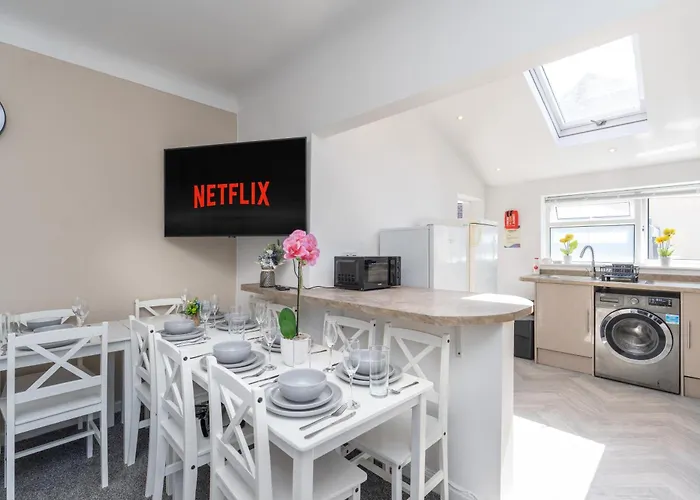 Open Mind Property - Hot Tub, 7 Beds & Free Parking Portsmouth