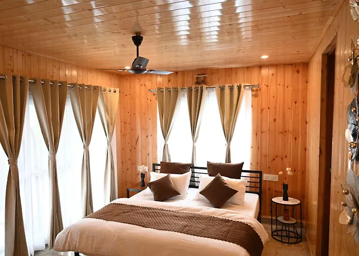 Villa Nuri By The Hills Mountain Retreat With Jacuzzi Masuri