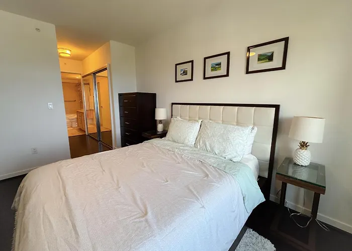 Breathtaking Ocean View 2-Bedroom Lk Condo Honolulu