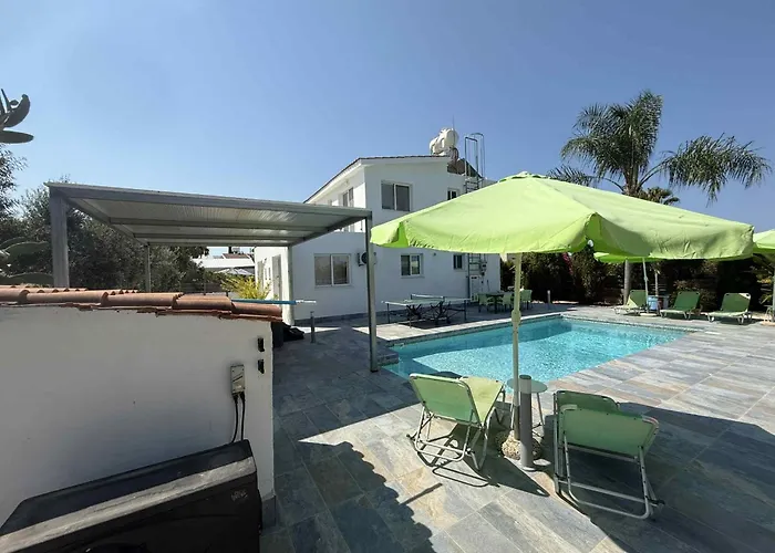 Villa Coralia Gardens 1Km From Coral Bay Beach