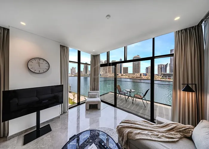 Peninsula Five 3Bd Duplex With Lake View, For 9 Dubai