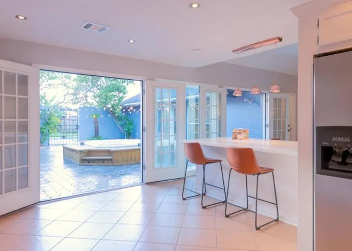 2100 Sqft Houston Long Term Luxury Pool Spa Resort