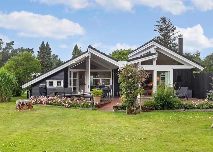 Lovely Home In Dronningmolle With Wifi