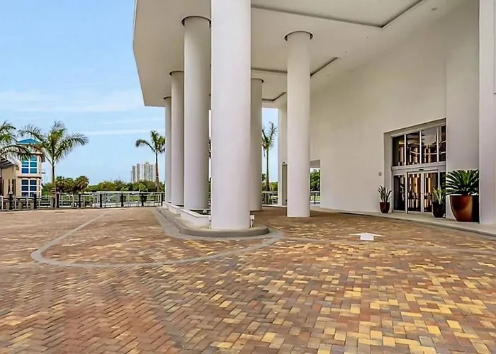 Luxury Corner Apartment In Hollywood Beach