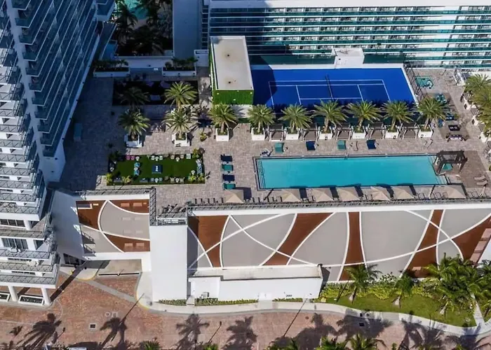 Luxury Corner Apartment In Hollywood Beach
