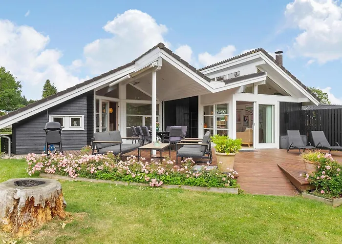 Lovely Home In Dronningmolle With Wifi
