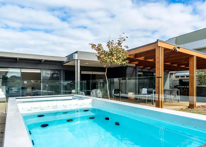 Ultimate Luxury Family Home With Spa Pool Torquay
