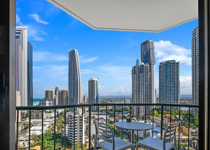View Avenue - By The Beach & Esplanade With Hot Tub Gold Coast